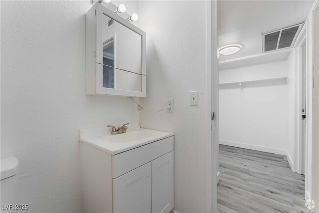 Building Photo - 6923 Issac Ave Rental