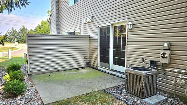 2-Bed 1 bath Townhouse Retreat in Plymouth with Spacious 1208 Sq Ft Layout.