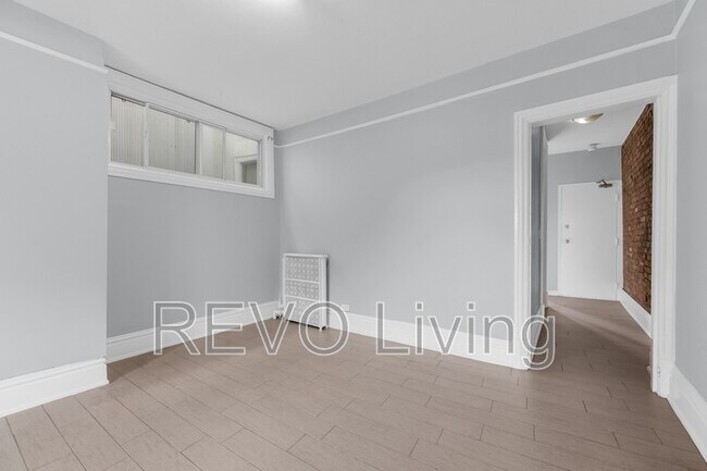 Photo - 477-477 King St E
