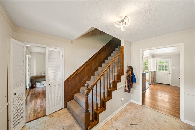 Photo - 715 Marne Ln