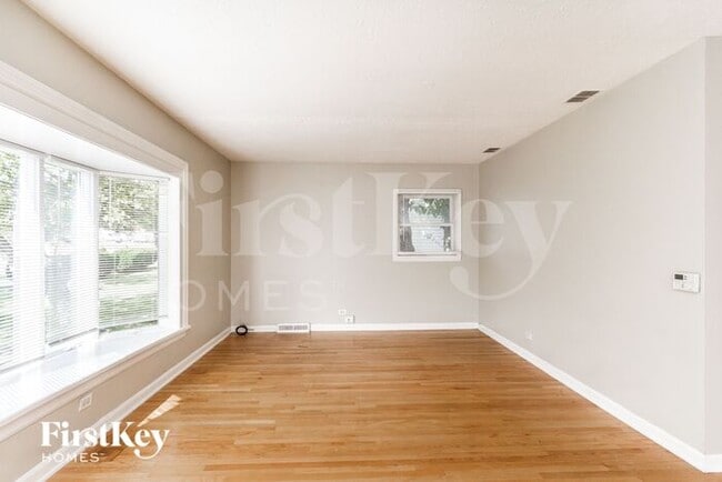 Photo - 50 W Irving Park Rd