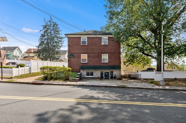 Photo - 48 E Main St