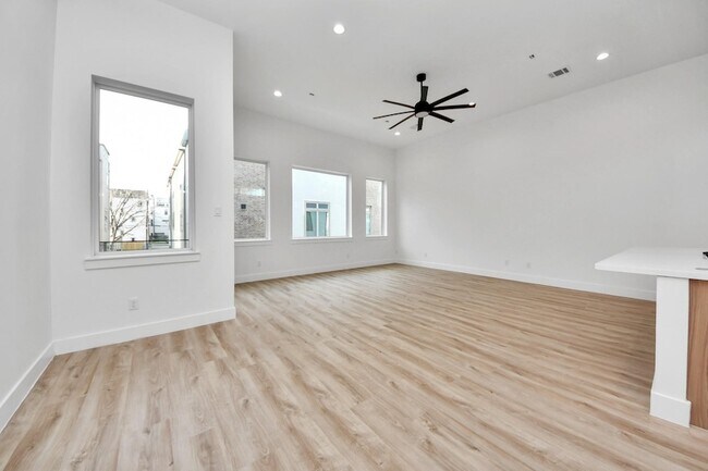 Photo - 3409 Hutchins St