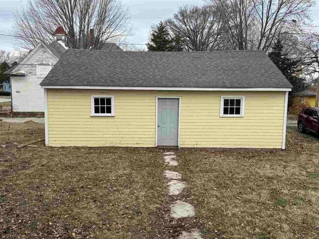 Photo - 710 E 13th St