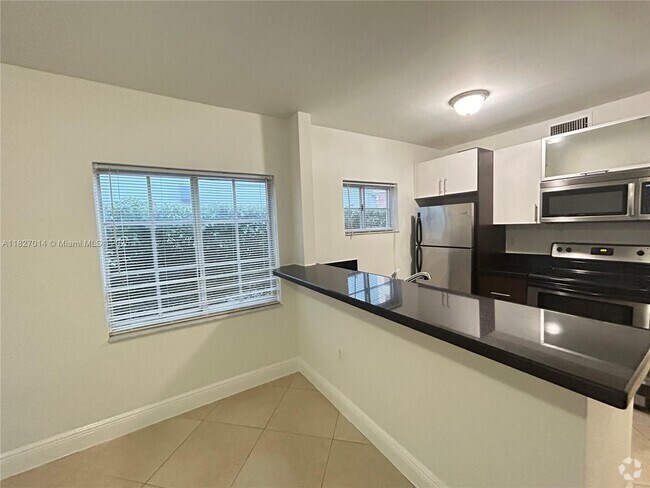 Building Photo - 1034 Lenox Ave. Unit 6 Rental