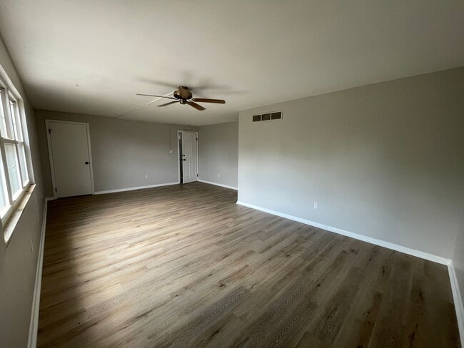 Photo - 112 Woodlawn Ave Unit Apt 2