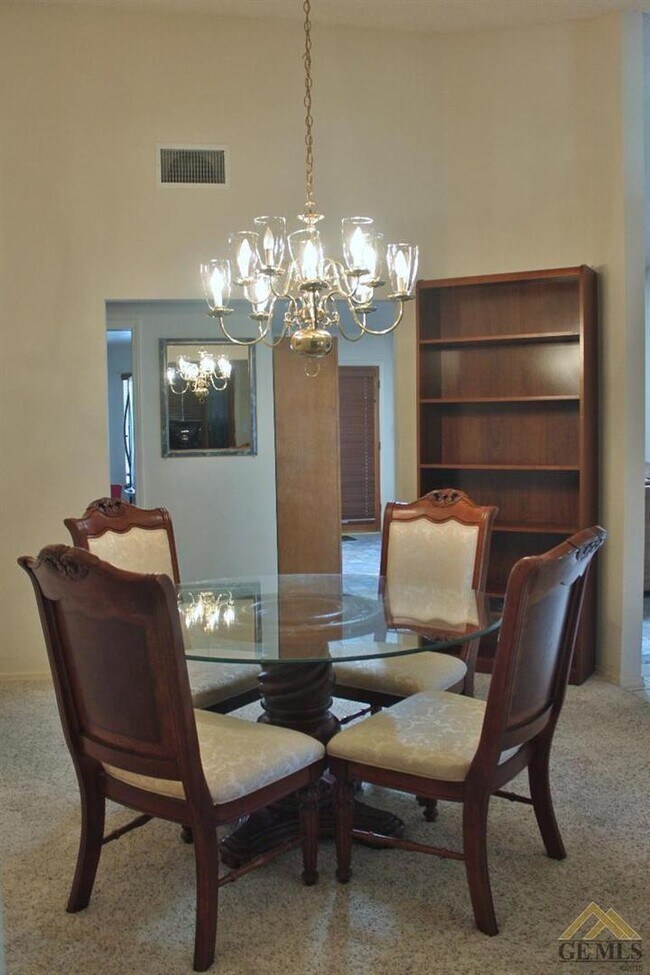 Photo - Spacious 4 Bed | 2 Bath in The Oaks Commun...