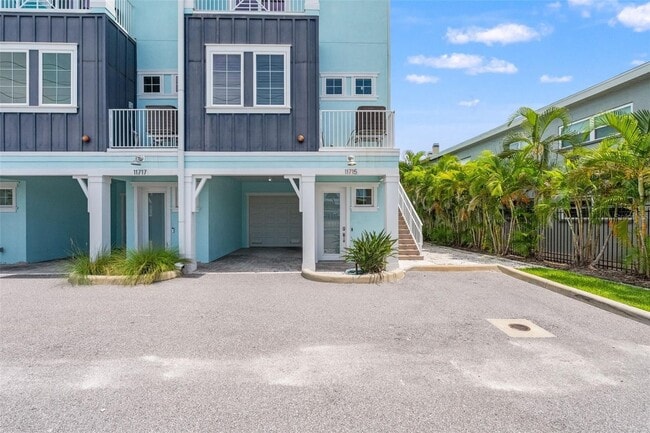 Photo - 11715 1st St E