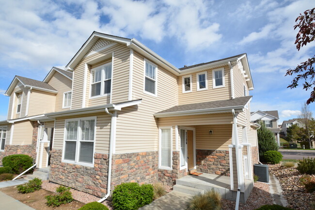 Beautiful townhome near Ft. Carson availab... - Beautiful townhome near Ft. Carson availab...