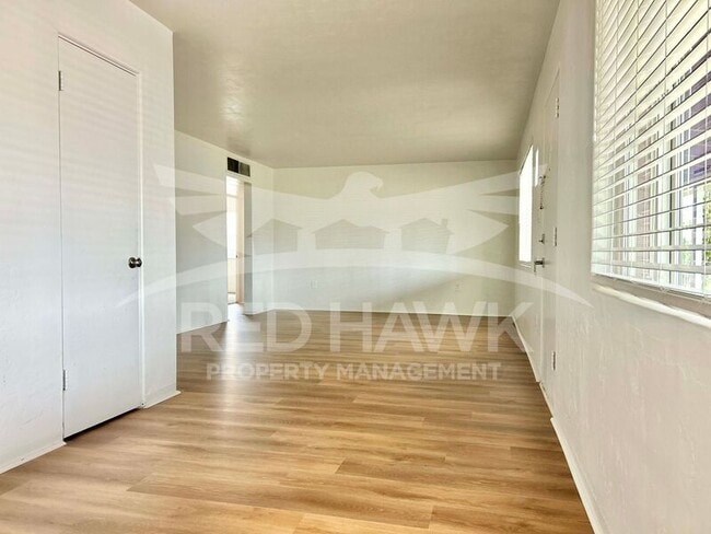 Photo - 751 W 3rd Pl