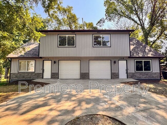Building Photo - 710 N Pine St Rental