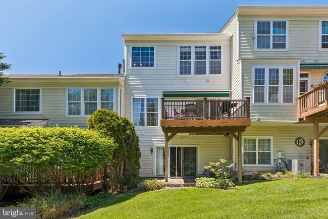 Building Photo - 15 Charter Oak Ct