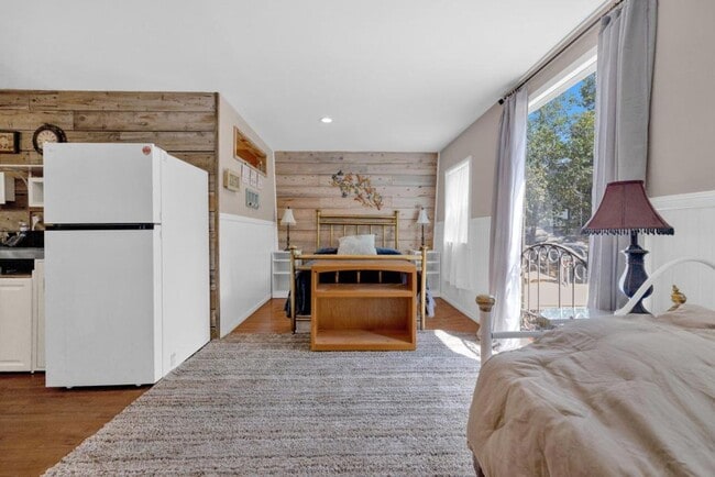 Photo - MOVE-IN SPEACIAL!! Peaceful Farmhouse Stud...