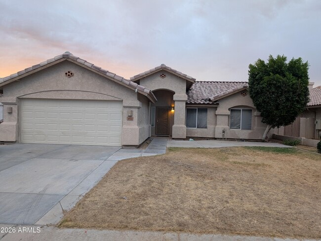Building Photo - 8918 W Paradise Ln