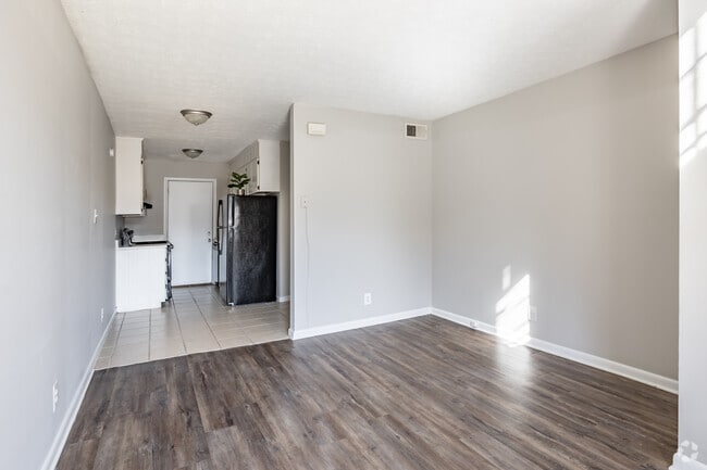 1BR, 1BA - 900SF