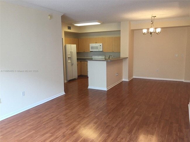 Photo - 1900 Van Buren St Unidad 501B
