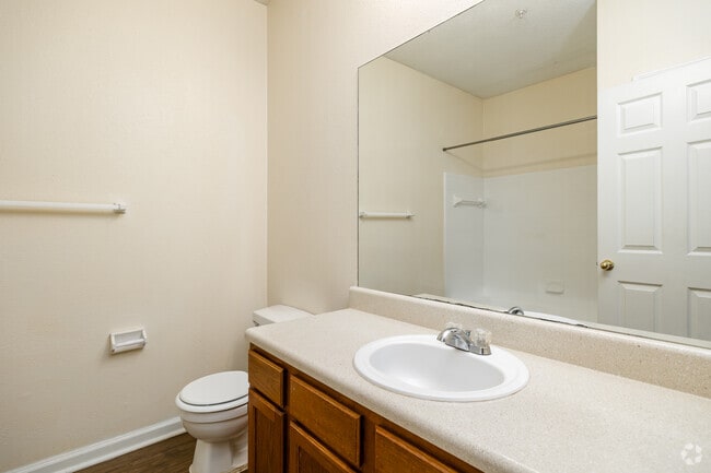 1BR, 1BA - 873SF - Bathroom