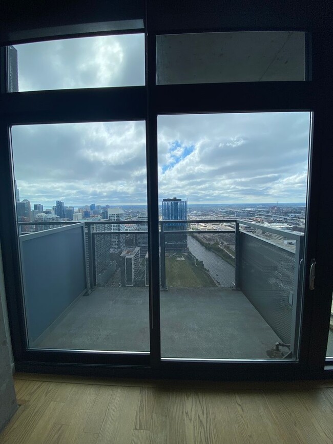 Photo - One bedroom Loft appartment with Lake Views! Unit 3910