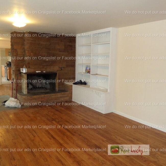 Photo - Cool & HUGE 5-Bedroom Home in Des Moines with Large Detached Shop/Garage!!