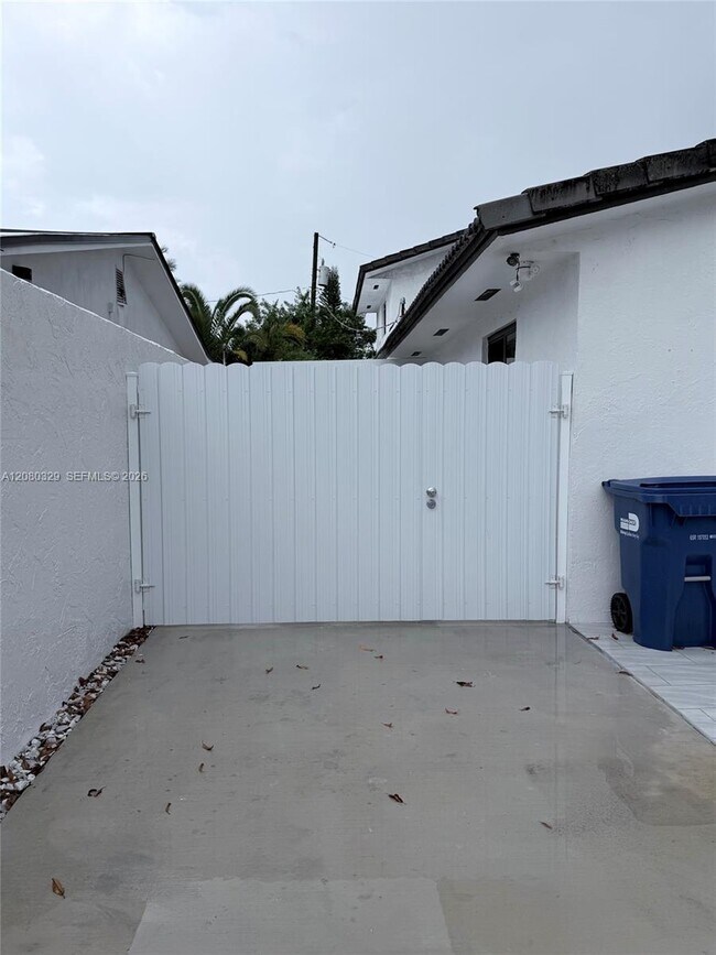 11870 SW 5th St Unit 1