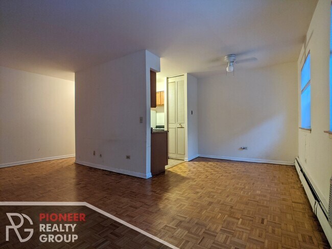 Photo - 510 W Briar Pl Apartments Unit 505