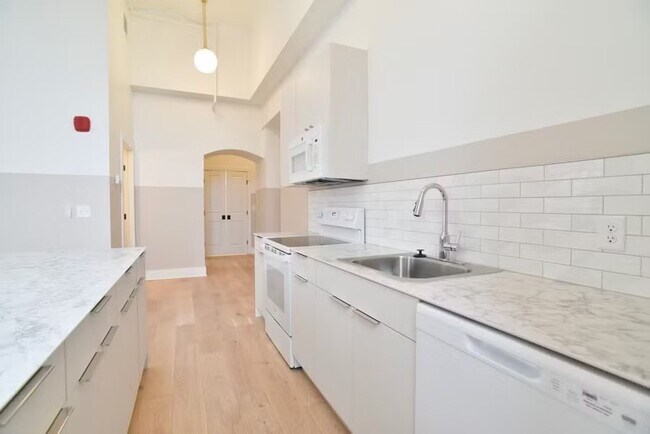 Photo - 30 W Broad St