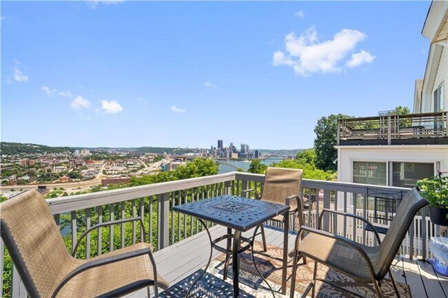 Photo - 3 bedroom 1 bath - What a View! - 3-bedroo...