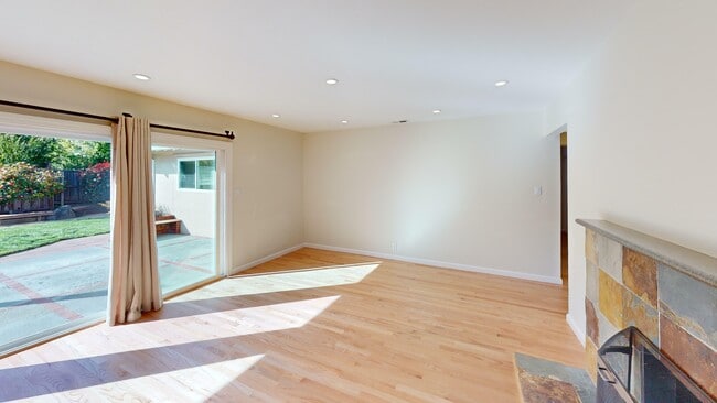 Photo - 207 Knight Dr