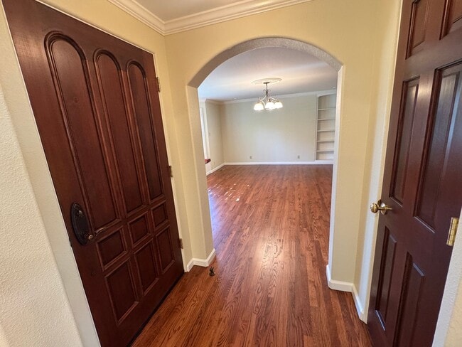 Photo - 255 Circle Dr