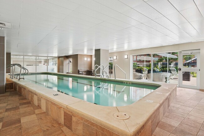 Center Place - Pool