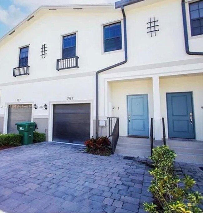 Photo - 757 SW 11th St Townhome