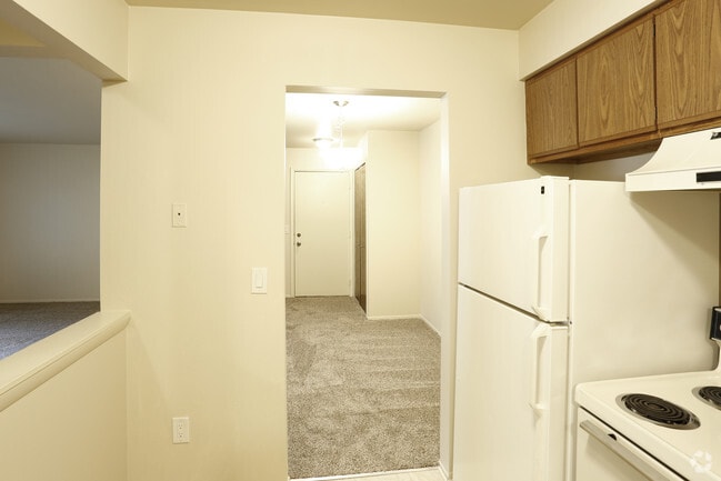 Kitchen - Colony Hill Apartments