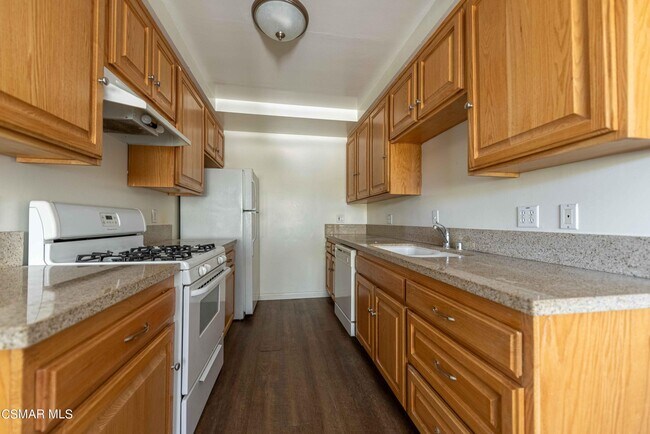 Photo - 8740 Owensmouth Ave