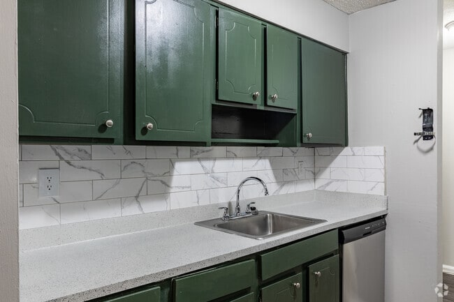 2BR, 1.5BA - 1000SF Kitchen