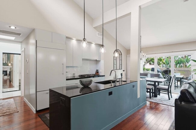 Photo - 1918 Marshallfield Ln Unit A