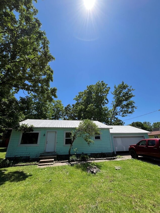 4 bedroom 2 bath home near campus - 4 bedroom 2 bath home near campus