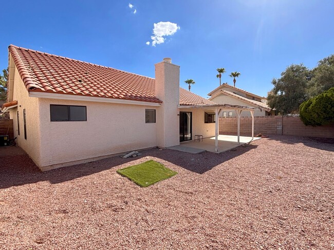 Photo - 1588 Yellowwood Dr