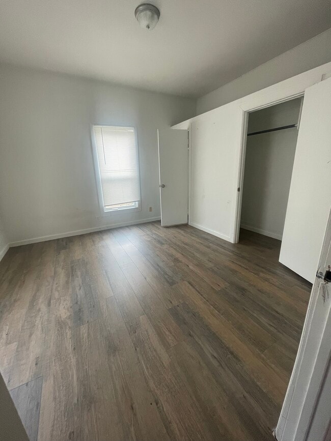 Photo - 321 E 7th St