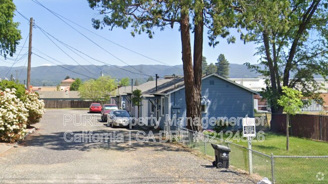 Building Photo - 743 S Oak St Unit 2 Rental