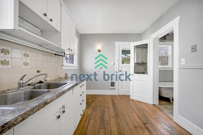 Photo - Charming 3-Bed Duplex in Renton - Spacious 1280 Sq Ft Haven!