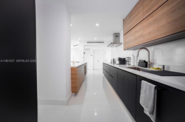 Photo - 5600 Collins Ave Unidad 14K