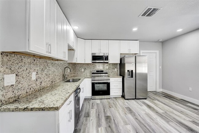 Photo - 2238 Thomas St