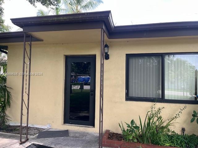 Building Photo - 4605 SW 65th Ave