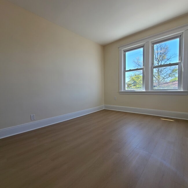 Photo - 704 79th St Unidad 2