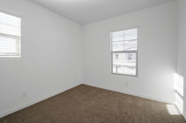 Photo - Like New Luxurious Modern 3 Bedroom 2 Bath...