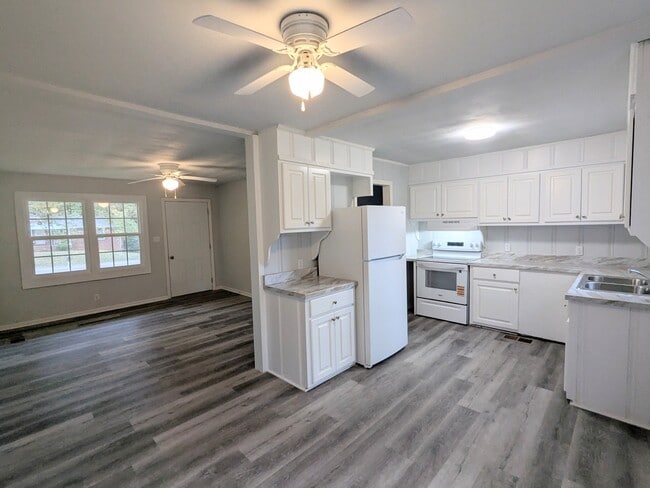 Photo - 205 Hazel Rd