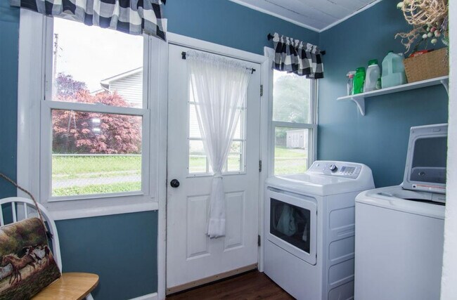 Photo - 233 N Main St