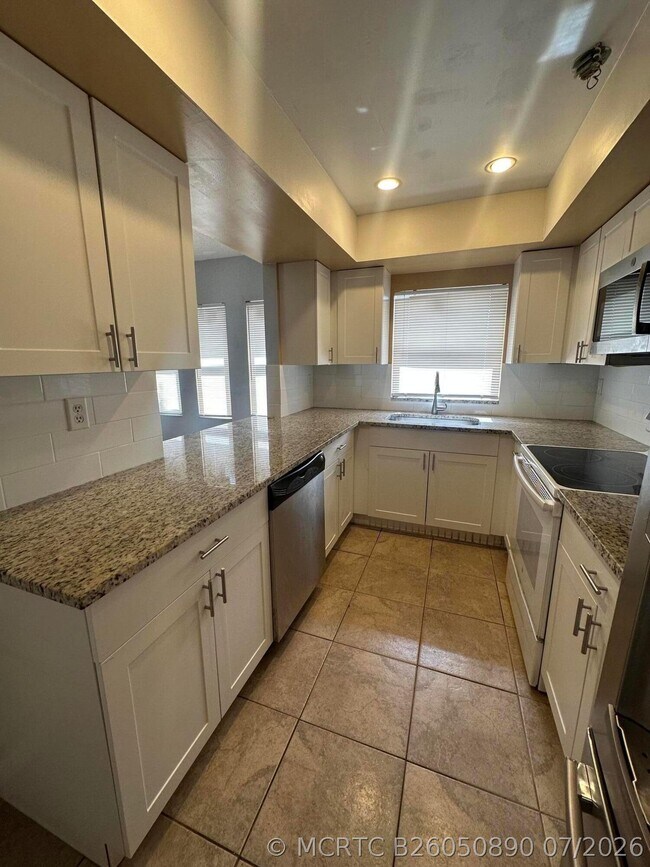 641 W 9th St Unit 1