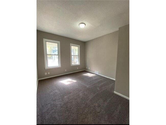 Photo - 505 Beaumont St E