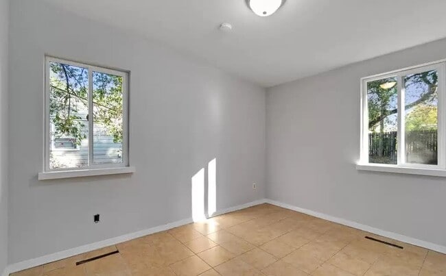 Building Photo - 621 W Prospect Rd Rental